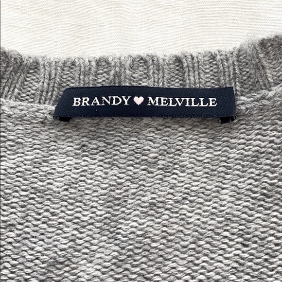 Brandy Melville Cropped Grey Sweater - Picture 2 of 2